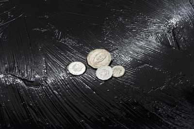 Rhea Dillon, The Myth Of The Noble Savage, A Hoodlum Afar And A Saint At Her Desk, 2021, 360° dome mirror, Jamaican coins, chain and non drying anti-climb paint, 60 × 60 × 134 cm - © naima