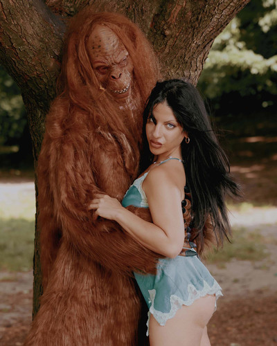 Emma Stern: Crashing - © naima