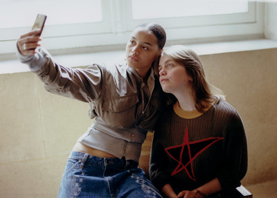 Laura Marie Cieplik: Looking Through the Glass Window - © naima