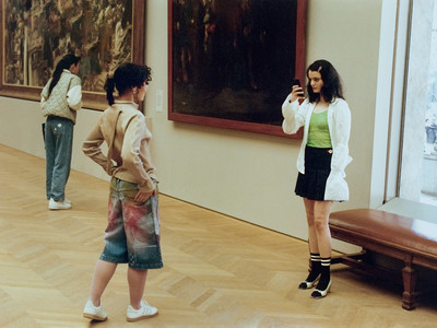 Laura Marie Cieplik: Looking Through the Glass Window - © naima