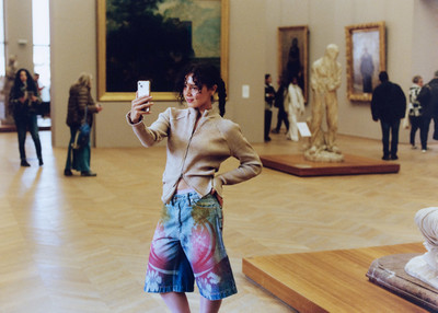 Laura Marie Cieplik: Looking Through the Glass Window - © naima