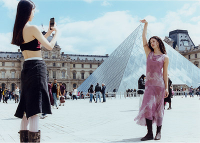 Laura Marie Cieplik: Looking Through the Glass Window - © naima